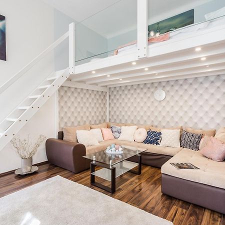 Bpr Stylish Mosaic Home With Terrace Budapest Esterno foto