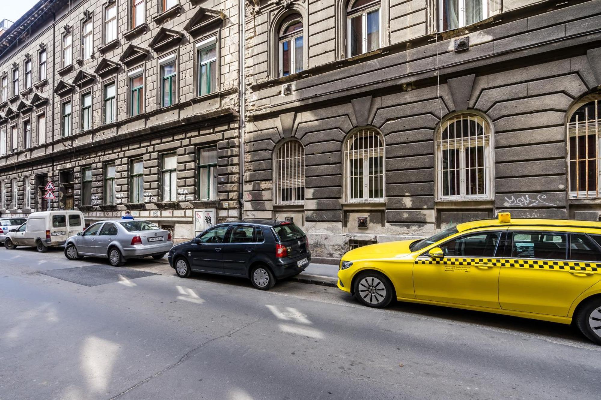 Bpr Stylish Mosaic Home With Terrace Budapest Esterno foto