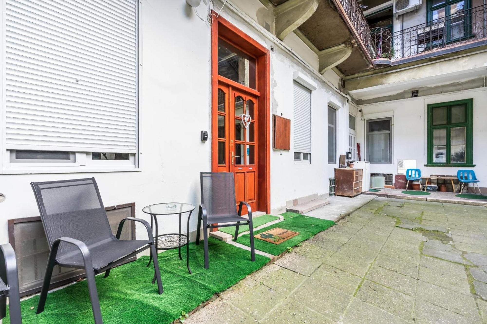 Bpr Stylish Mosaic Home With Terrace Budapest Esterno foto